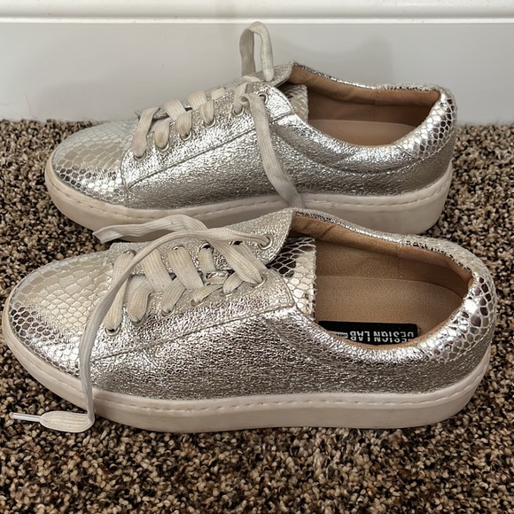 Lord and Taylor Design Lab Silver Sparkled Shoes - Picture 4 of 5